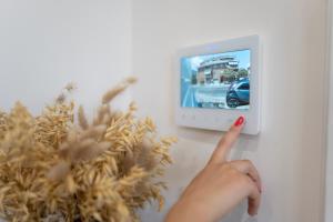 a person is pointing at a television with their finger at Ramo D'oro Relax Apartments in Ariccia