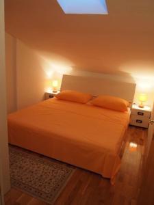 Voodi või voodid majutusasutuse Suhi Potok apartment toas