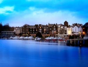 a large body of water with buildings and boats at All Seasons Guest House in Windermere
