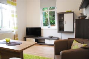 TV a/nebo společenská místnost v ubytování Ferienwohnung in Sassnitz