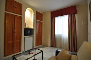 TV a/nebo společenská místnost v ubytování Hostal la Fuente