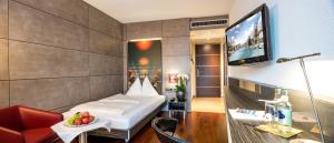 TV a/nebo společenská místnost v ubytování Hotel Sternen Oerlikon