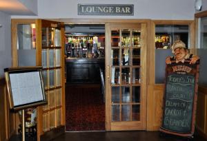 Lounge nebo bar v ubytování Abbotsford Hotel