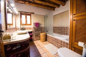 Kúpeľňa v ubytovaní Casa Can Pep Cudula + 37 fotografií