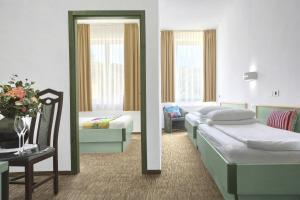 Postel nebo postele na pokoji v ubytování Lipa, Hotel & Bistro