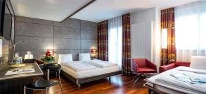 Postel nebo postele na pokoji v ubytování Hotel Sternen Oerlikon + 27 fotografií