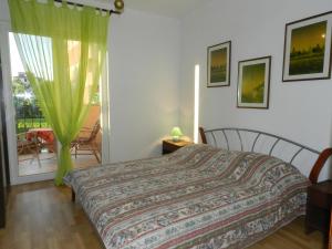 Una cama o camas en una habitación de Apartments Vidaković