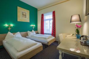 Tempat tidur dalam kamar di Hotel Ambassador