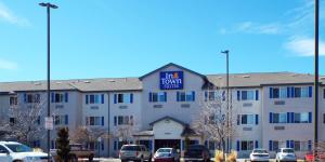 a large building with a sign on the top of it at InTown Suites Extended Stay Select Denver - Aurora South in Aurora