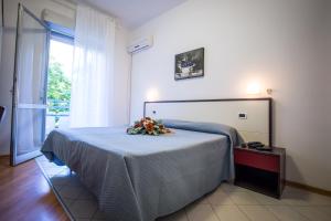 Postel nebo postele na pokoji v ubytování Hotel Caraibi + 37 fotografií