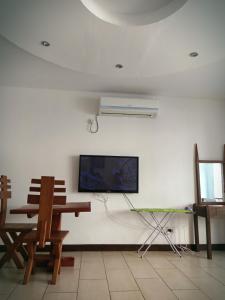 Gallery image of B12 Cowrie Beach Studio Apartment in Bamburi +14 photos
