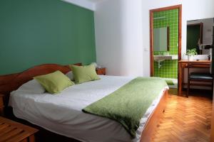 A bed or beds in a room at Hotel Alcides