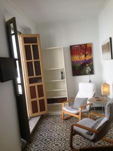 a living room with a chair and a door at No 31 Bed & Breakfast in Olvera