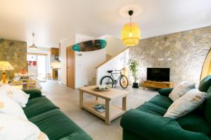 TV a/nebo společenská místnost v ubytování Alex Surf Hostel