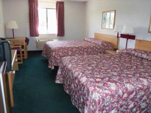 En eller flere senge i et værelse på Silver Inn
