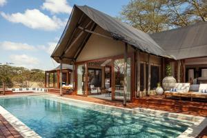 Rhino Rails JW Marriott Mount Kenya Rhino Reserve Safari Camp, Lamuria (updated ...
