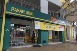 Supermarket nebo jiné obchody v  hotelu nebo okolí