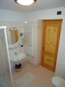 Koupelna v ubytování Hotel Pensione Dolomiti