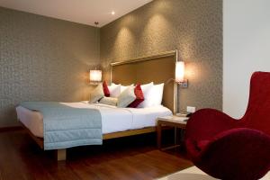 Postel nebo postele na pokoji v ubytování 7 Apple Hotel Pimpri Pune