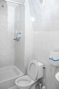 Budget Hotel Ben tesisinde bir banyo