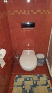 Kúpeľňa v ubytovaní OKKER Apartman + 9 fotografií