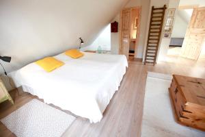 Postel nebo postele na pokoji v ubytování Metsara B & B