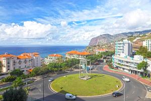 Imagem da galeria de Monumental Residence apartment with pool by HR Madeira no Funchal