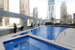 杜拜的住宿－RH- Skyview Tower, Dubai Marina, 1BR with Burj-Al-Arab, sea views，相簿中的一張相片