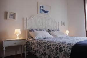 a bedroom with a bed and a table with lamps at Goga&Romeo in Pesaro