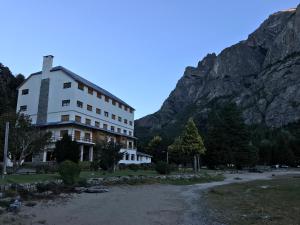 Nespecifikovaný výhled na hory nebo výhled na hory při pohledu z hotelu