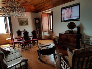 Area tempat duduk di Casa grande Covelinhas