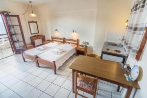 Postel nebo postele na pokoji v ubytování Yiannis Ηotel