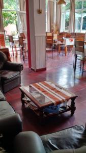 A seating area at Residencial Castelar