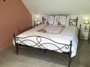 a bedroom with a bed with white sheets and pillows at B&B 22 in Elsegem