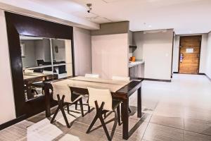A cozinha ou cozinha compacta de Megapolis Hotel Panama