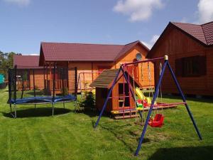 Kawasan permainan kanak-kanak di Domki Letniskowe Pikamar