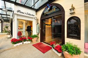 a store front of a store with flowers and plants at Elizabeth Hotel in Taichung