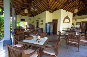 A restaurant or other place to eat at Ladera Villa Ubud