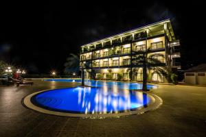 Bazén v ubytování KEP BAY HOTEL & RESORT nebo v jeho okolí