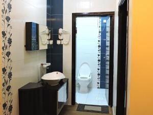 a bathroom with a toilet and a sink at Qasr Allathqiah Furnished Apartment 4 in Khamis Mushayt