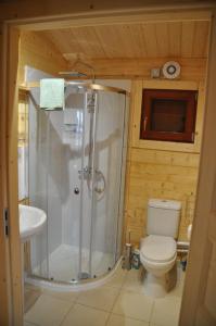 Phòng tắm tại Northwick Farm Lodges