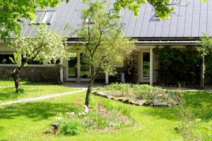 a garden in front of a house with flowers at Mokko Country Hotel in Palamuse