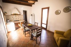 a kitchen and dining room with a table and chairs at Appartamento Le Terrazze in Castellammare del Golfo +18 photos
