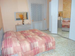 a bedroom with a bed and a dresser and a mirror at H.ave in Pompei