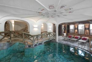 Bazén v ubytovaní Hotel La Perla: The Leading Hotels of the World alebo v jeho blízkosti