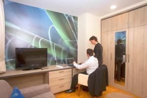 TV a/nebo společenská místnost v ubytování Hotel Calypso
