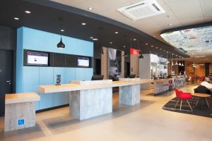 a lobby with a counter and chairs in a store at ibis Paranagua in Paranaguá