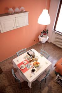 a table and chairs in a living room at Goga&Romeo in Pesaro