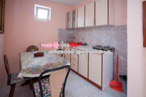 Kuchnia lub aneks kuchenny w obiekcie Apartment Bulatovic Lux