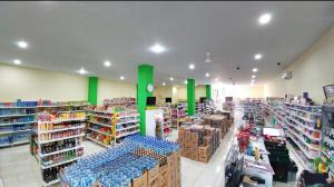 Supermarket atau toko lain di hotel